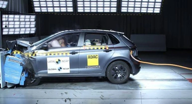Colisão frontal: Polo Track tem quatro airbags de série